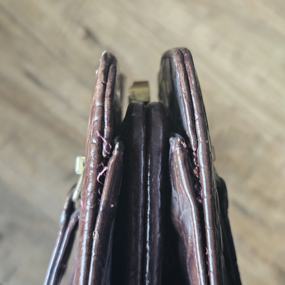 La Mode Faux Alligator Print Handbag - Picture 5 of 14